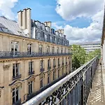 Sublime Apartment Montaigne Arc De Triomphe By Studioprestige