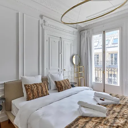 Apartment Sublime Montaigne Arc De Triomphe By Studioprestige