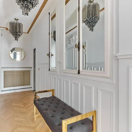 Apartment Sublime Montaigne Arc De Triomphe By Studioprestige *