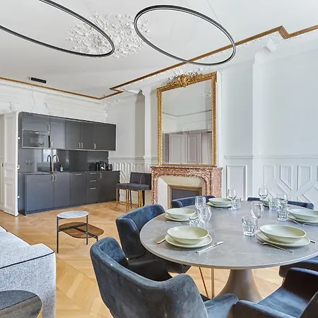 Apartment Sublime Montaigne Arc De Triomphe By Studioprestige